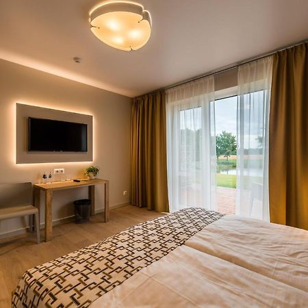 Hotel Mikelis Uzvara Екстер'єр фото