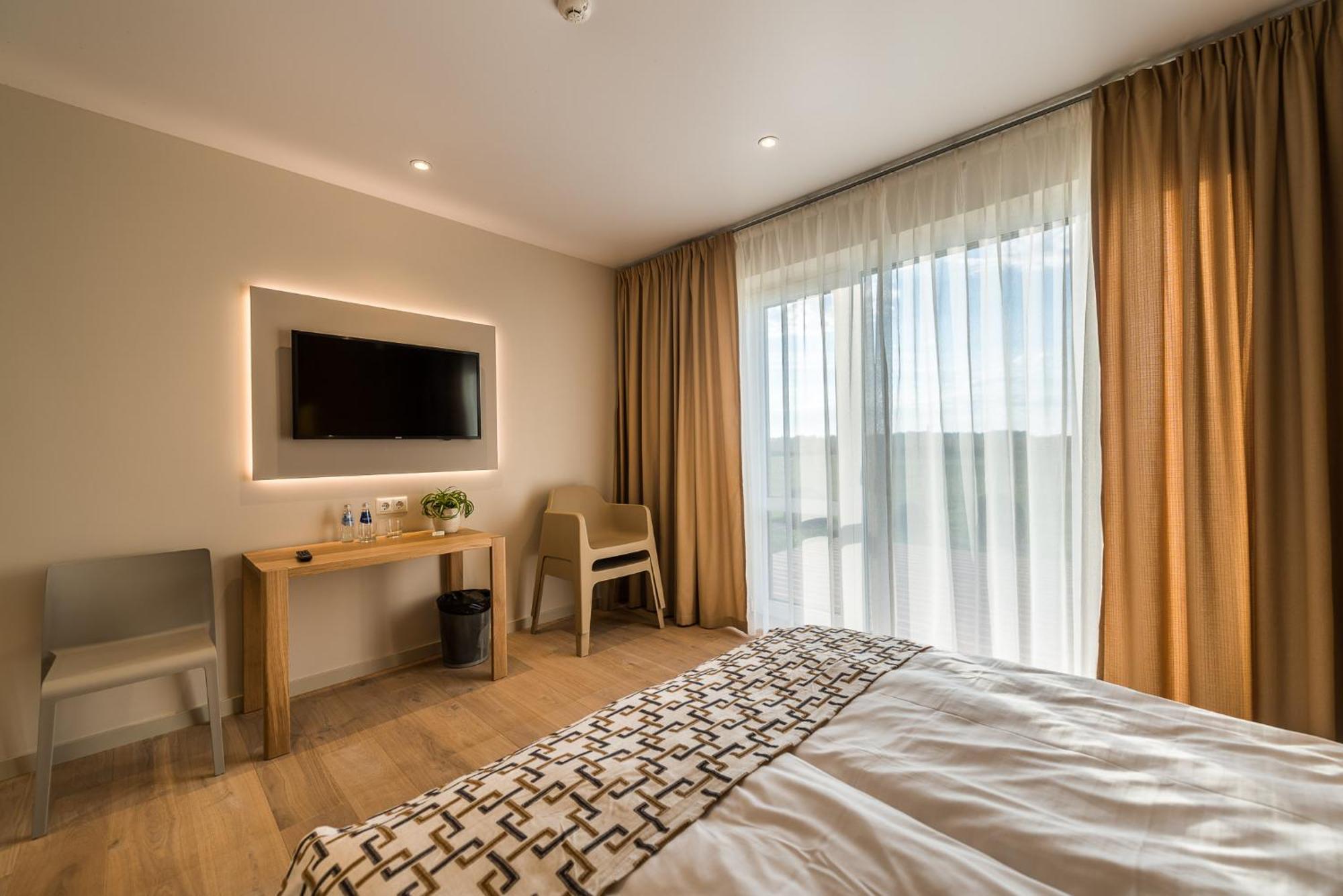 Hotel Mikelis Uzvara Екстер'єр фото